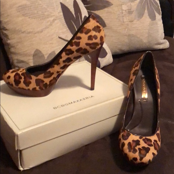 Great Condition- BCBG,Leopard Print shoes - Picture 4 of 4